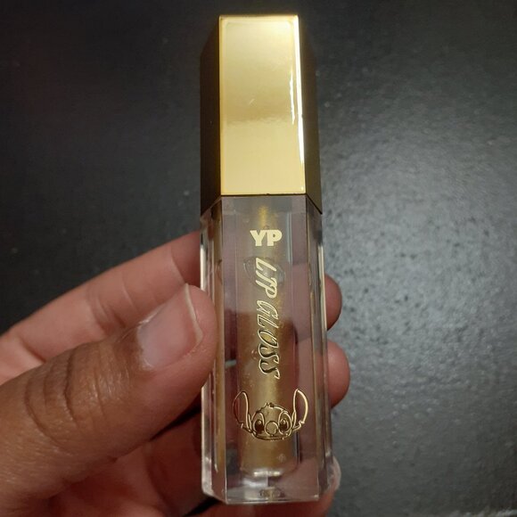 Lilo & Stitch Gold Shimmering Lip Gloss - Picture 4 of 4